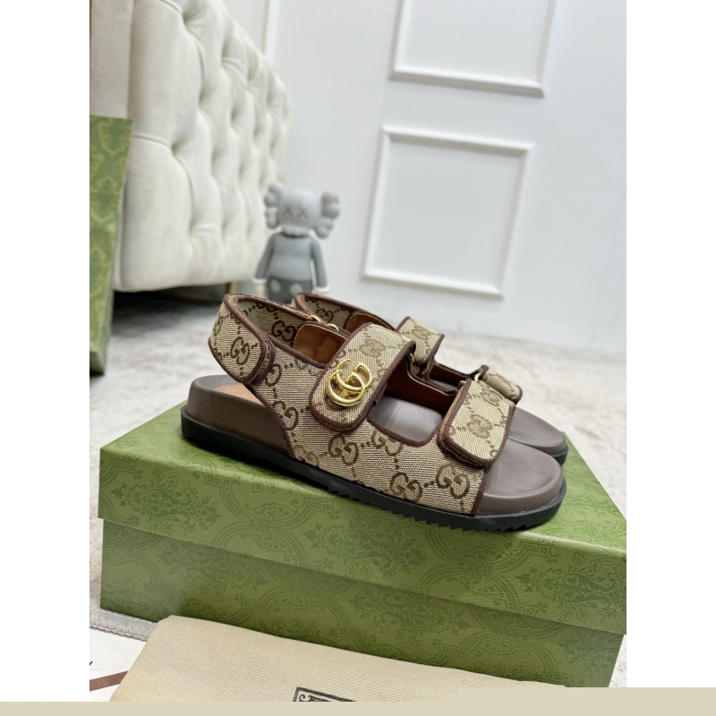 G*u*i sandals